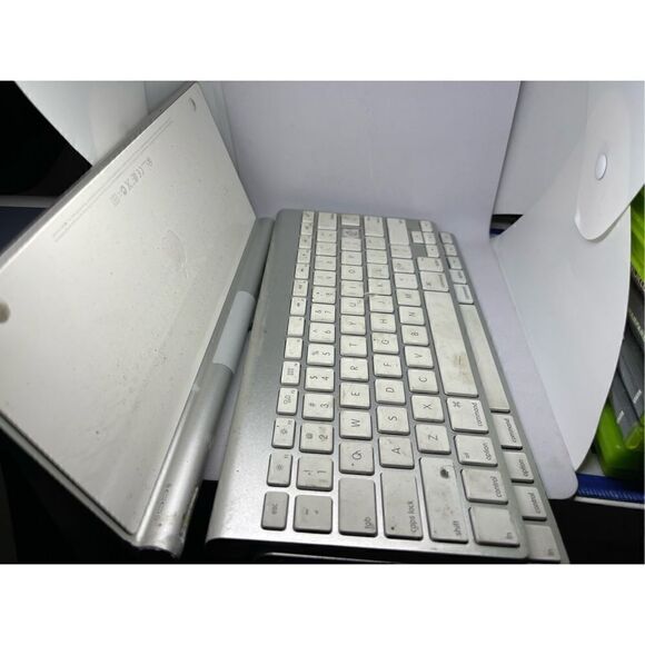 A1314 Lot of 3 Apple Magic keyboards FOR PARTS - Picture 2 of 7